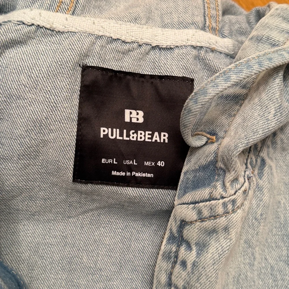 Pull&Bear Men’s Light Blue Denim Jacket - Picture 2 of 5